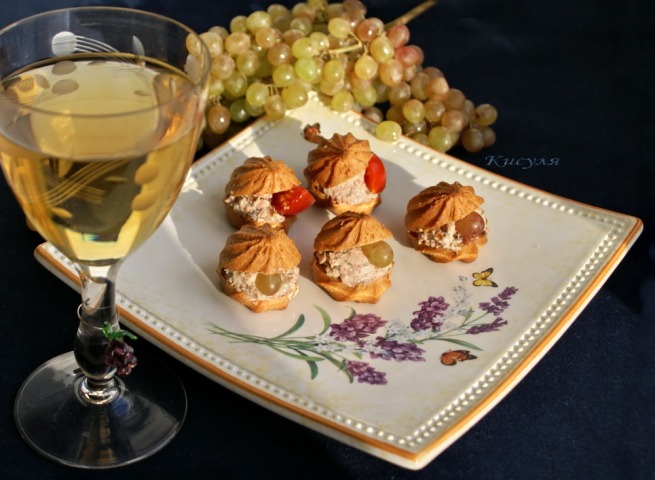 small choux buns with duck and grapes