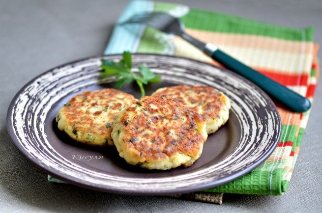 patties with potatoes, cheese and herbs